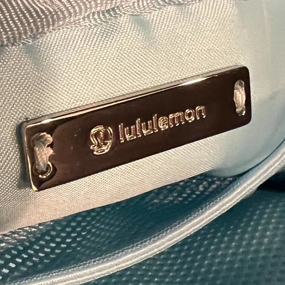 NWT OG Icing Blue/Eton Blue lululemon Everywhere Belt Bag EBB 1L - Picture 7 of 9